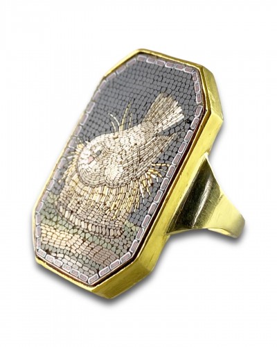 XIXe siècle - Bague avec micromosaïque de colombe, façon Raffaelli. Italien, XVIIIe siècle