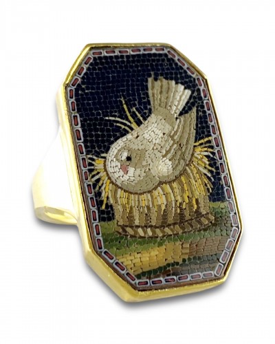  - Ring with micromosaic of a dove, manner of Raffaelli. Italian, 18th century