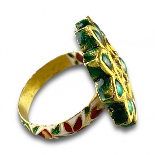 A foiled emerald, paste &amp; enamel ring. Indian, early 20th century. - 