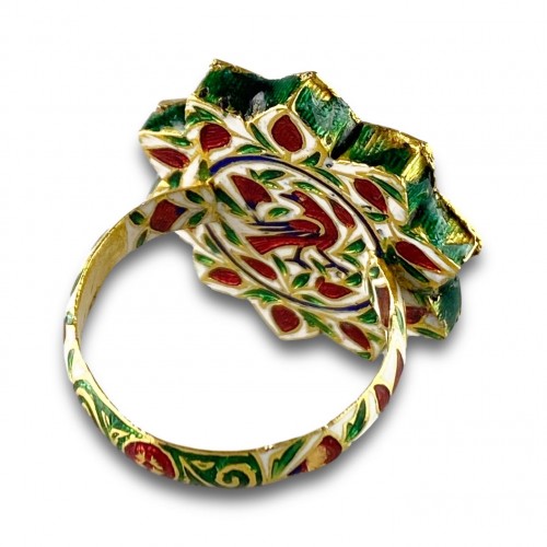 A foiled emerald, paste &amp; enamel ring. Indian, early 20th century. - 