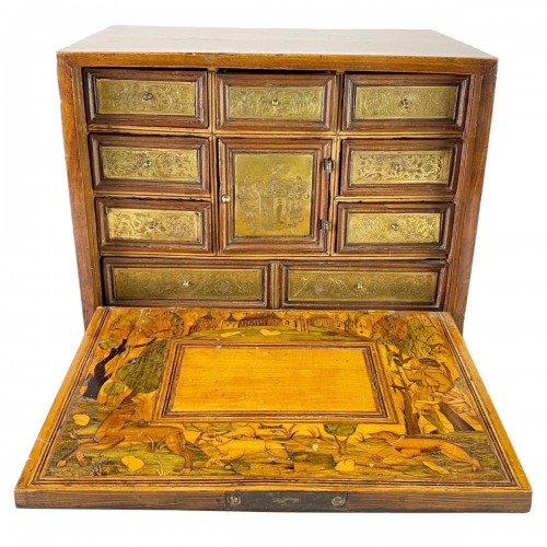 Marquetry table cabinet. South German, first half of the 17th century.