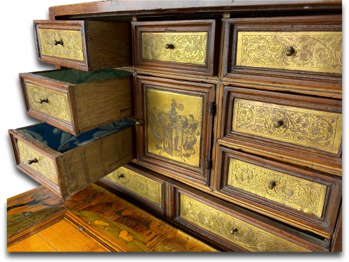 Antiquités - Marquetry table cabinet. South German, first half of the 17th century.