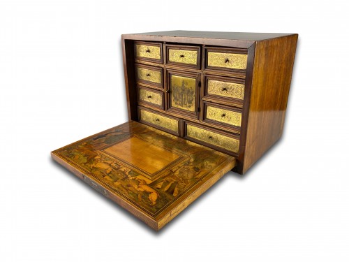 Antiquités - Marquetry table cabinet. South German, first half of the 17th century.