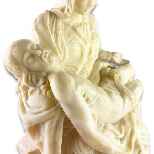 Sculpture en albâtre de la pieta. Français ou italien, 17e siècle. - Sculpture Style 