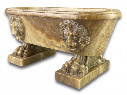 Antiquités - Alabastro fiorito model of a Roman bath. Italian, early 19th century.