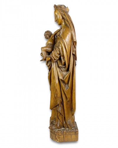 XVIe siècle et avant - Sculpture en chêne de la vierge et de l'enfant. Nord de la France, début du 16e siècle