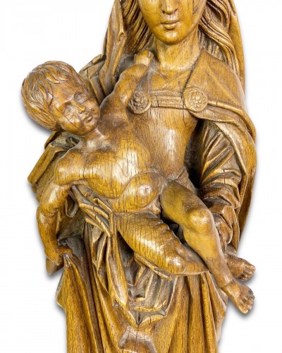 Antiquités - Sculpture en chêne de la vierge et de l'enfant. Nord de la France, début du 16e siècle