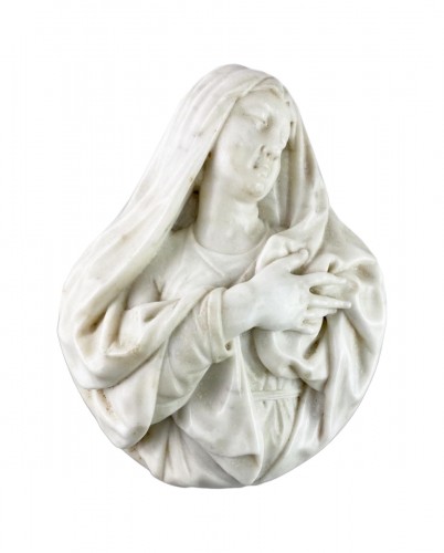 Relief en marbre de notre dame des douleurs. Italien, milieu du 17e siècle