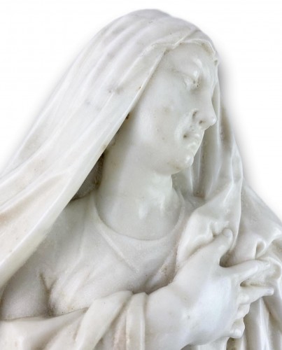 Antiquités - Marble relief of our lady of sorrows. Italian, mid 17th century.