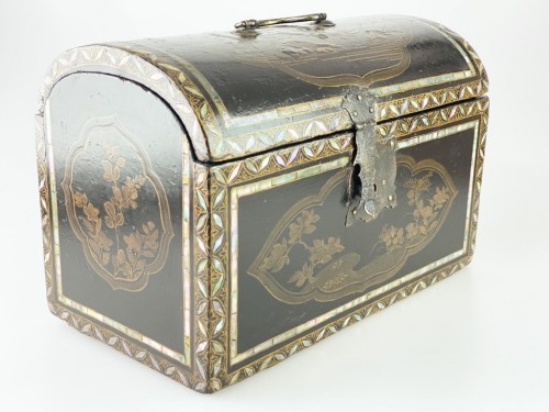 Namban lacquer casket, Japan Momoyama period, 16th - 17th century. - Asian Works of Art Style 