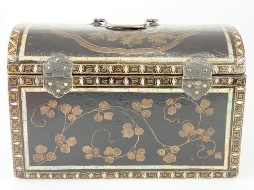 Namban lacquer casket, Japan Momoyama period, 16th - 17th century. - 