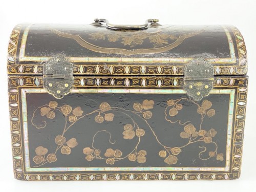 Namban lacquer casket. Japanese, Momoyama period, 16th - 17th century. - 