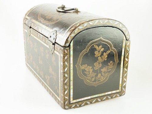 17th century - Namban lacquer casket, Japan Momoyama period, 16th - 17th century.