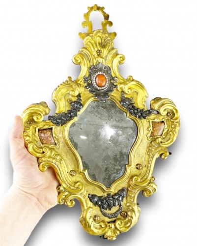 XVIIIe siècle - Miroir corail ormolu. Italien, milieu du 18e siècle