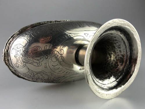 Antiquités - Engraved silver incense boat. Italian, second half of the 17th century