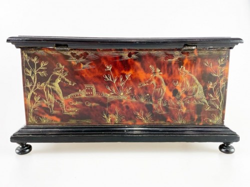 Curiosities  - Tortoiseshell casket. Italian or Spanish, late 17th century