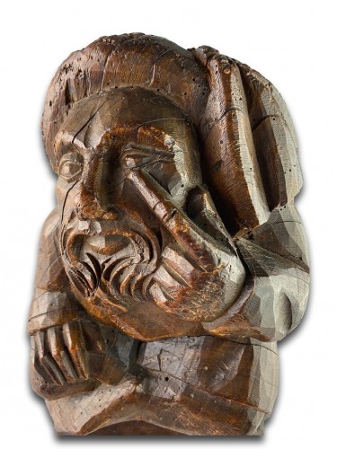 Corbel of a seated man in fashionable clothing. Northern France, 15th centu - 