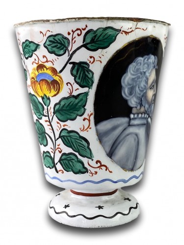 Objects of Vertu  - Enamel beaker with classical profiles &amp; flowers. Limoges, 17th century