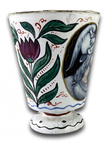 17th century - Enamel beaker with classical profiles &amp; flowers. Limoges, 17th century