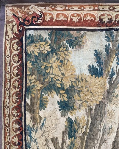 Famille de tapisserie pastorale dans un jardin boisé. Aubusson, vers 1760-1770. - 