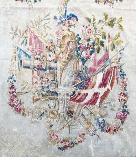 Antiquités - Tapisserie à colonnes dans le goût de J.B Huet. Aubusson, vers 1780.