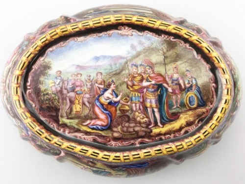 Antiquités - Enamelled dish. Germany, c.1870.
