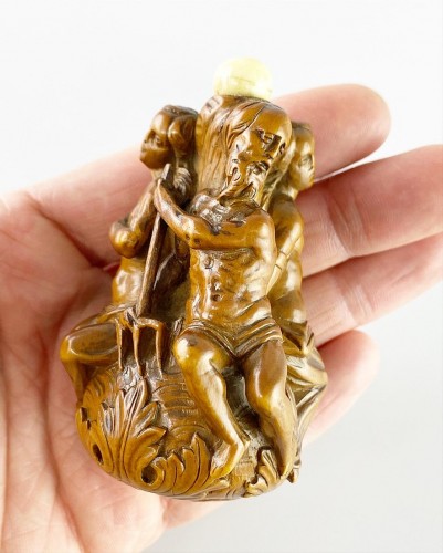 Antiquités - Boxwood Poseidon flask. French, late 17th century.