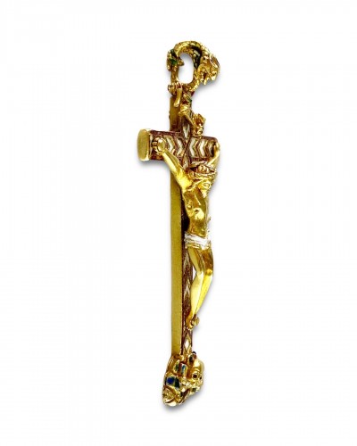 Pendentif cruciforme en or et émail - Allemagne seconde moitié du XVIe siècle. - Bijouterie, Joaillerie Style 