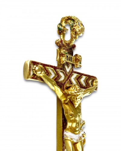 Gold &amp; enamel cruciform pendant. German, second half of the 16th century. - 