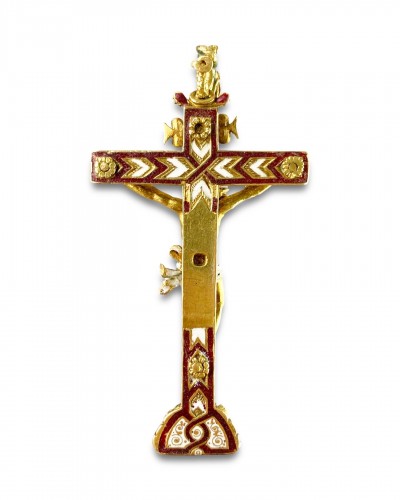 <= 16th century - Gold &amp; enamel cruciform pendant. German, second half of the 16th century.