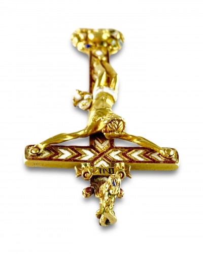 Antiquités - Pendentif cruciforme en or et émail - Allemagne seconde moitié du XVIe siècle.