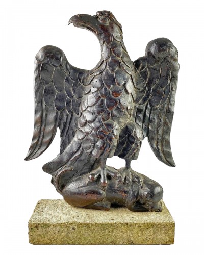 Relief en noyer d'un aigle avec un chien, France fin 16e début 17e siècle