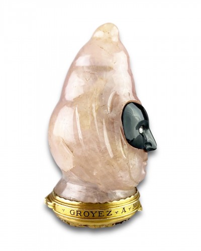 XIXe siècle - Arlequin masqué - Tabatière en quartz rose et or, France 19e siècle