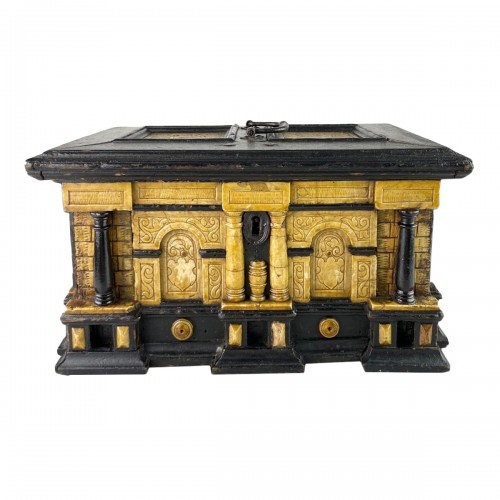 Gilded alabaster and ebonised pear wood strongbox. Malines, 17th century.