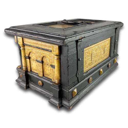 Decorative Objects  - Gilded alabaster and ebonised pear wood strongbox. Malines, 17th century.