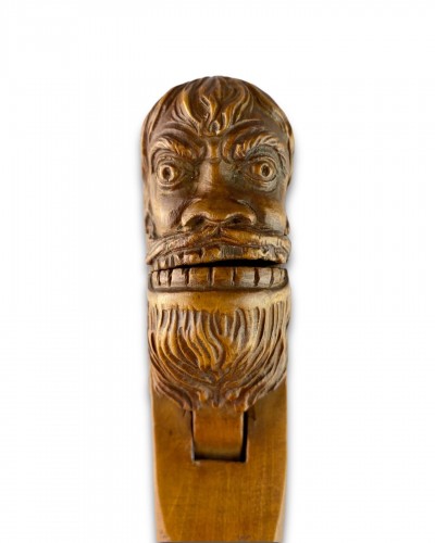 Fruitwood nutcracker in the form of a Wildman. French, 18th century. - Curiosities Style 