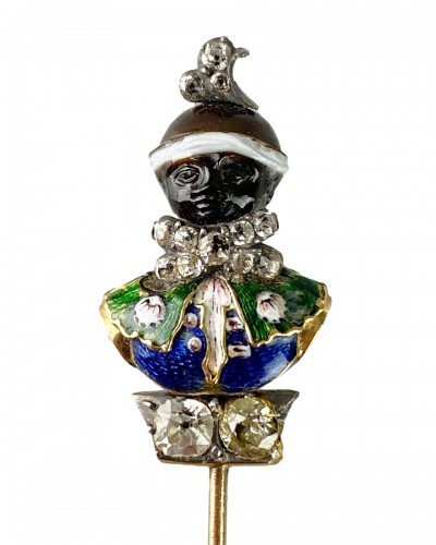 Épingle avec un buste en agate et émail d'un prince maure, France XVIIIe siècle