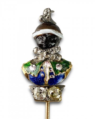 Épingle avec un buste en agate et émail d'un prince maure, France XVIIIe siècle - Matthew Holder