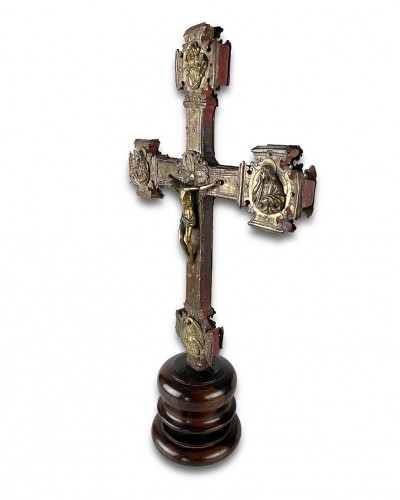 Art sacré, objets religieux  - Croix de procession Renaissance en cuivre doré. Italie XVe - XVIe siècles