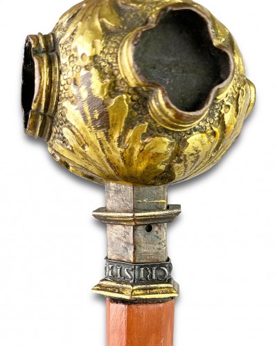 Croix de procession ou tige de calice en cuivre doré. Italien, fin du XVe siècle. - 