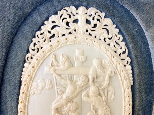 Antiquités - Reliefs en ivoire représentant des scènes de la vie du Christ. Français, 18e/19e sièc