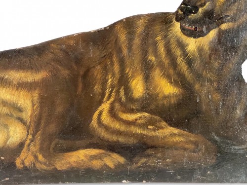 Antiquités - Dummy board in the form of a recumbent dog. Italian, late 17th century.