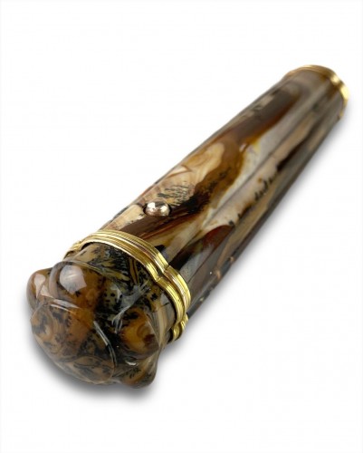 Étui à cire à cacheter en agate de bois pétrifié monté en or. Allemand, vers 1760 - Matthew Holder
