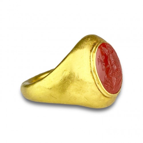 Bijouterie, Joaillerie  - Bague avec une intaille en jaspe de Jupiter. L'intaille, Ier - IIe siècle après J.-C.