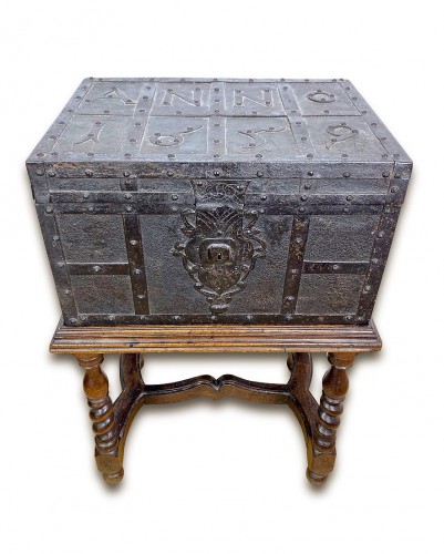 Dated strongbox. French or Flemish mid 17th century - 
