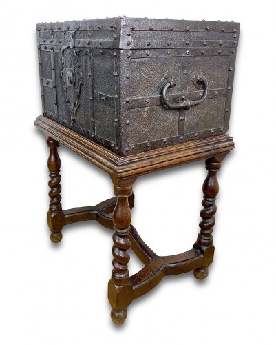 17th century - Dated strongbox. French or Flemish mid 17th century