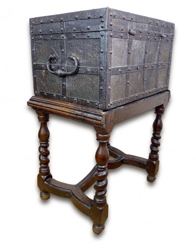 Dated strongbox. French or Flemish mid 17th century - 