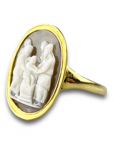  - Ring with a cameo of the presentation in the temple. Italian, around c.1600