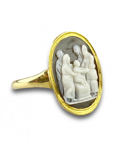 Antiquités - Ring with a cameo of the presentation in the temple. Italian, around c.1600