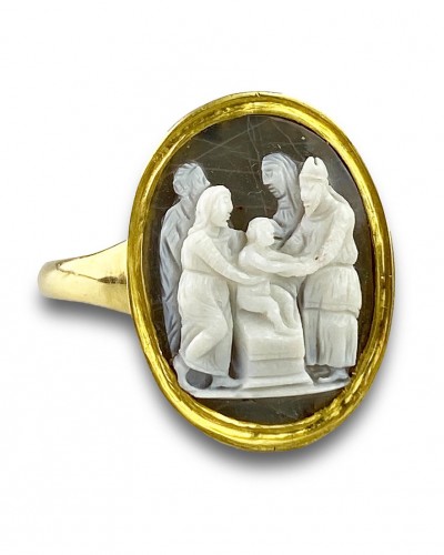 Antiquités - Ring with a cameo of the presentation in the temple. Italian, around c.1600